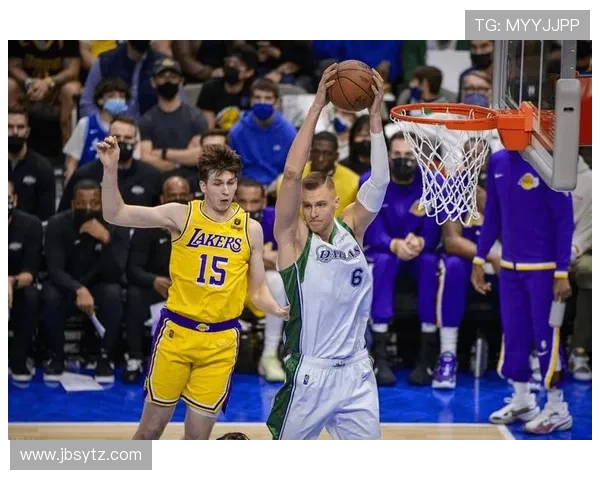 布莱克浦俱乐部宣布新赛季阵容调整并签约多名新援目标提升竞争力 布莱克浦俱乐部宣布新赛季阵容调整并签约多名新援目标提升竞争力