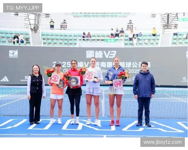 聚焦世界网球巅峰对决现场感受速度与激情的精彩瞬间 聚焦世界网球巅峰对决现场感受速度与激情的精彩瞬间