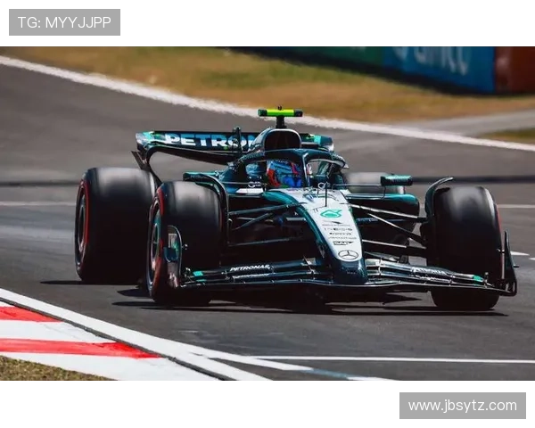 F1赛季激战正酣 各车队备战新技术升级争夺年度冠军 F1赛季激战正酣 各车队备战新技术升级争夺年度冠军