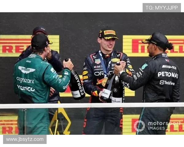 F1车队最新动态揭示赛季策略变化与车手转会消息 F1车队最新动态揭示赛季策略变化与车手转会消息