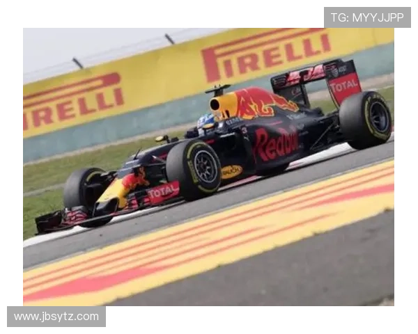 F1赛季激战正酣 红牛再度展现统治力 赛道争锋精彩纷呈 F1赛季激战正酣 红牛再度展现统治力 赛道争锋精彩纷呈