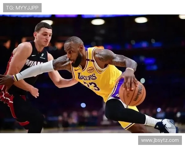 湖人队连续三场逆转胜利，詹姆斯与戴维斯双星合力助球队强势反弹