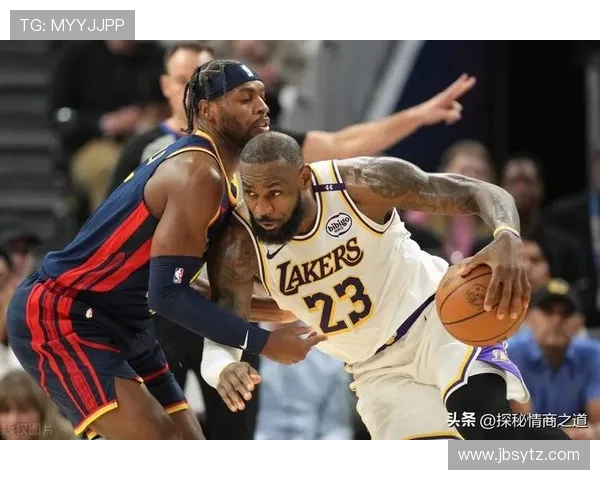 詹姆斯携手戴维斯带领湖人击败勇士 双方季后赛首轮对决引发热议