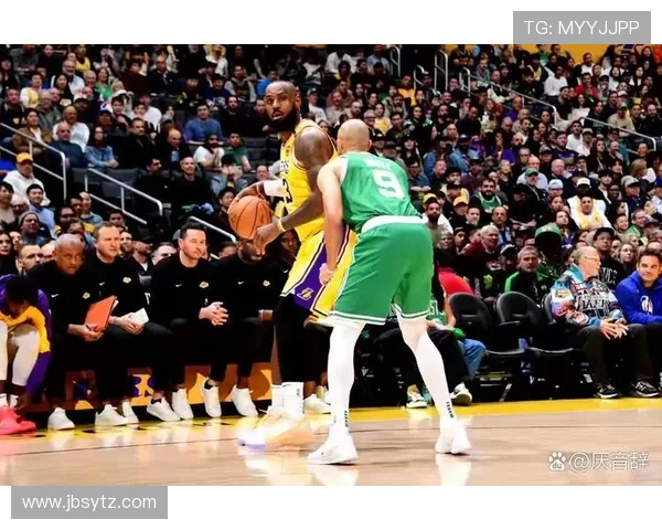 詹姆斯领衔湖人迎战勇士，季前赛激战再燃球迷热情